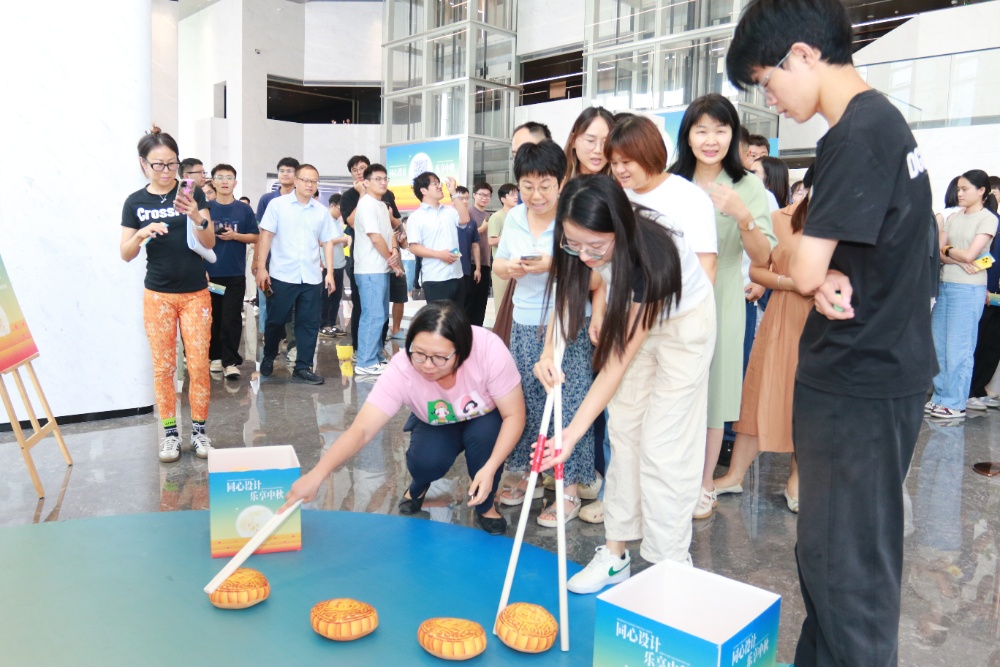 2025-09-30 “同享设计 乐享中秋”中秋游园会活动 麦伟樑摄064_resized (1).JPG